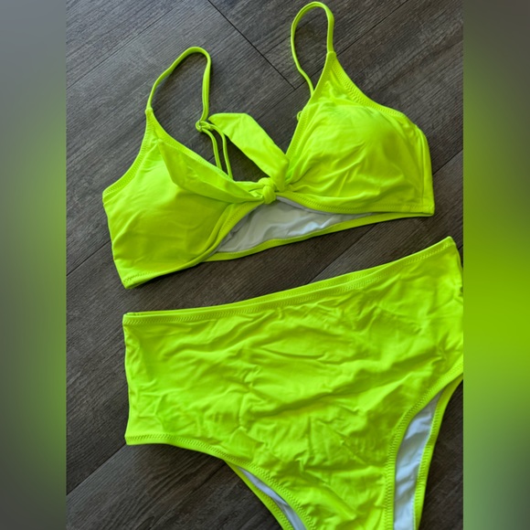 LAST PRICE🍒🤍 AMAZON green neon swimming set 💚 - Picture 7 of 8